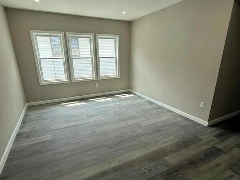 24 Long Ave #3 — Photo 9