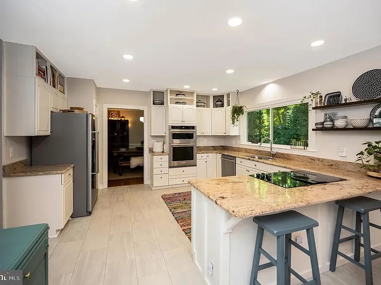 2 English Hills Dr — Photo 9