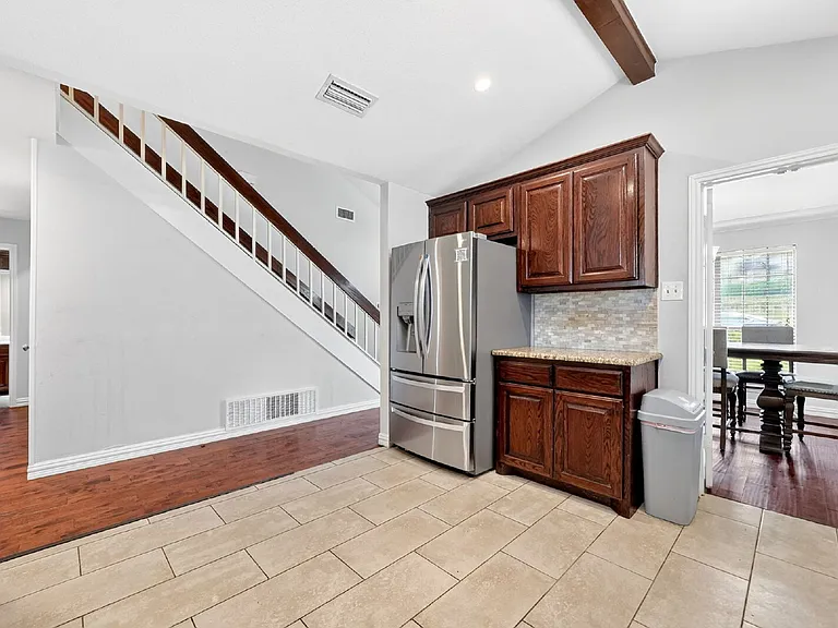 310 Overland Dr — Photo 3