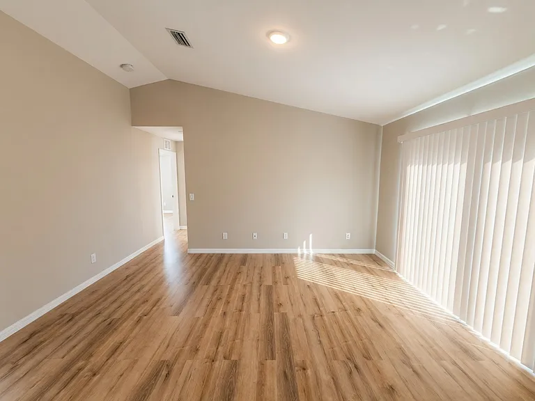 1252 County St E — Photo 11