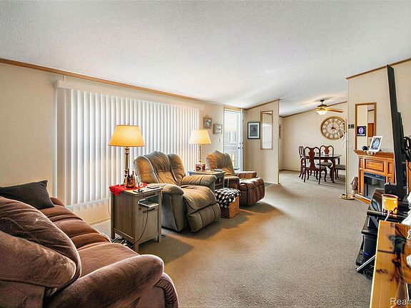 4th image of 3464 Spring St