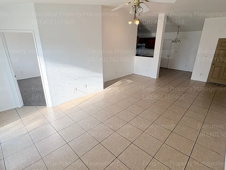 7400 Cross Glade St — Photo 6