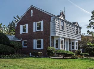 3 Revere Dr W, Floral Park, NY 11001