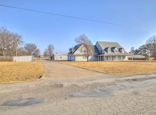 18040 S 270th Rd, Okmulgee, OK 74447