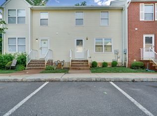 9 Waterview Dr, Lakewood, NJ 08701