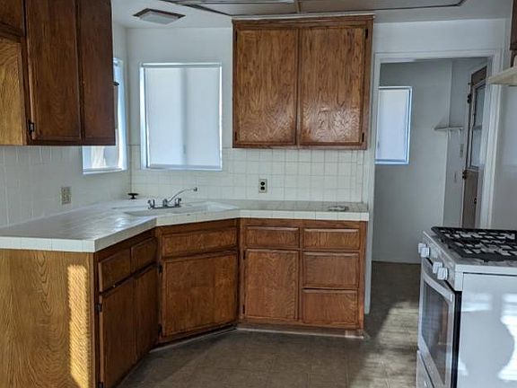 5th image of 14815 La Salle Ave #A