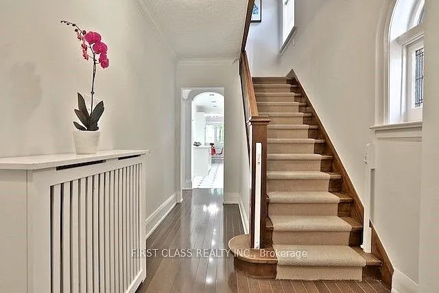 262 Castlefield Ave — Photo 2