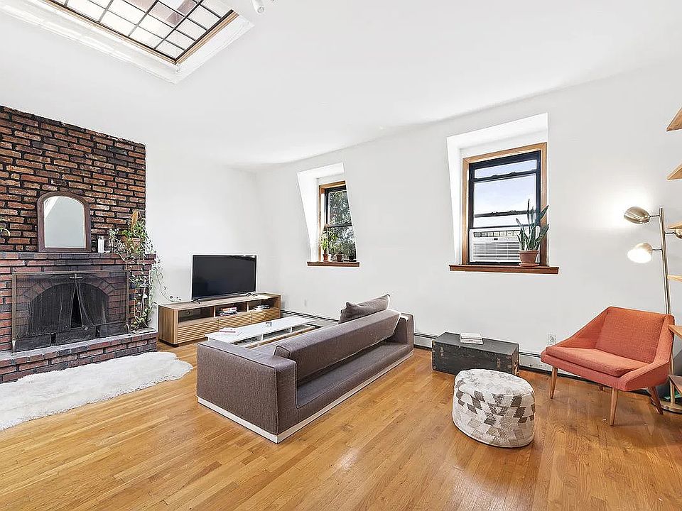 1st image of 280 Saint James Pl APT 4