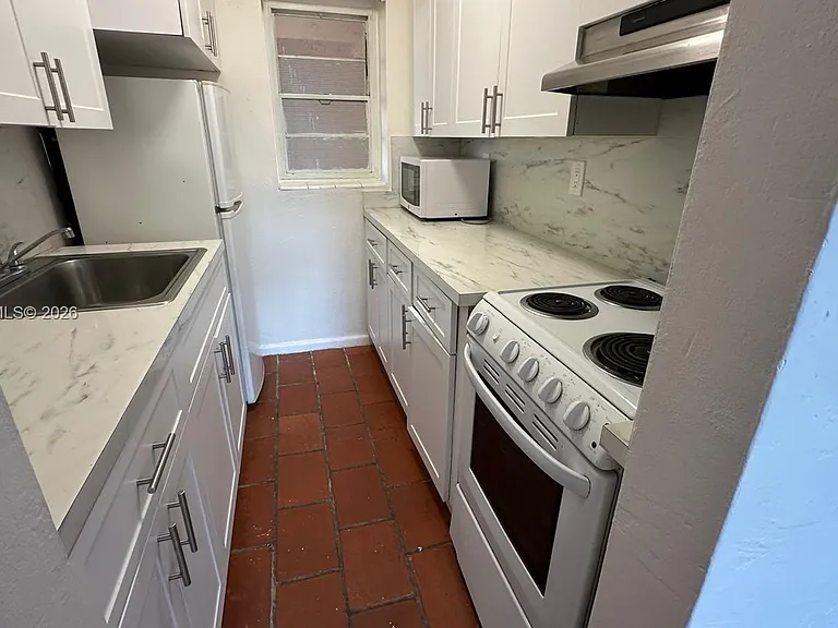 10903 N Kendall Dr #227 — Photo 7