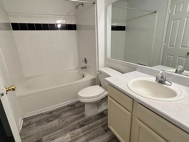 Wesley St. Claire Apartments at Lawrenceville — Photo 182