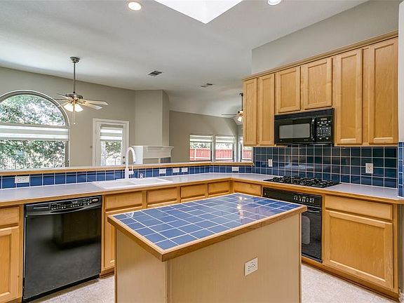 5th image of 2861 Bluffview Dr