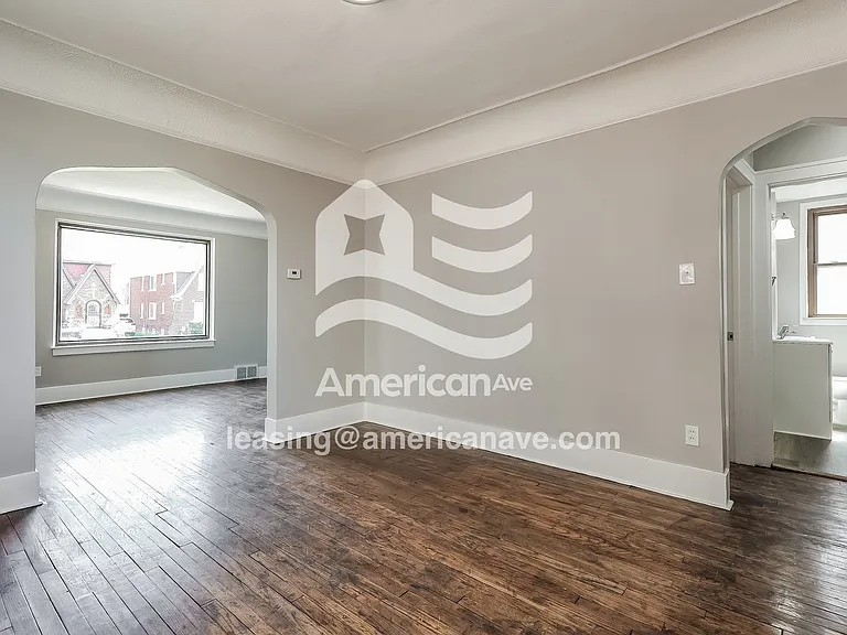 1482147_003_living_room_13701455.jpg