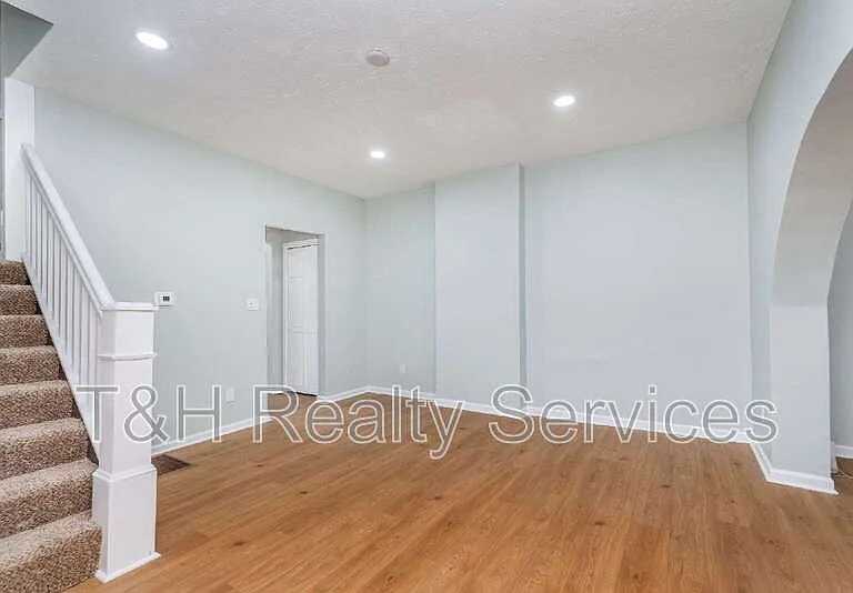 326 Jefferson Ave — Photo 8