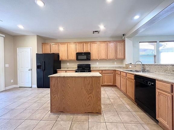 4th image of 715 Quayside Ct