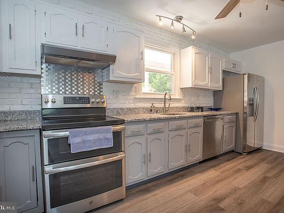 5th image of 143 Carlotta Dr