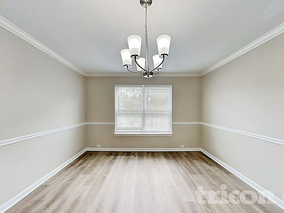 4th image of 135 Belmont Ter
