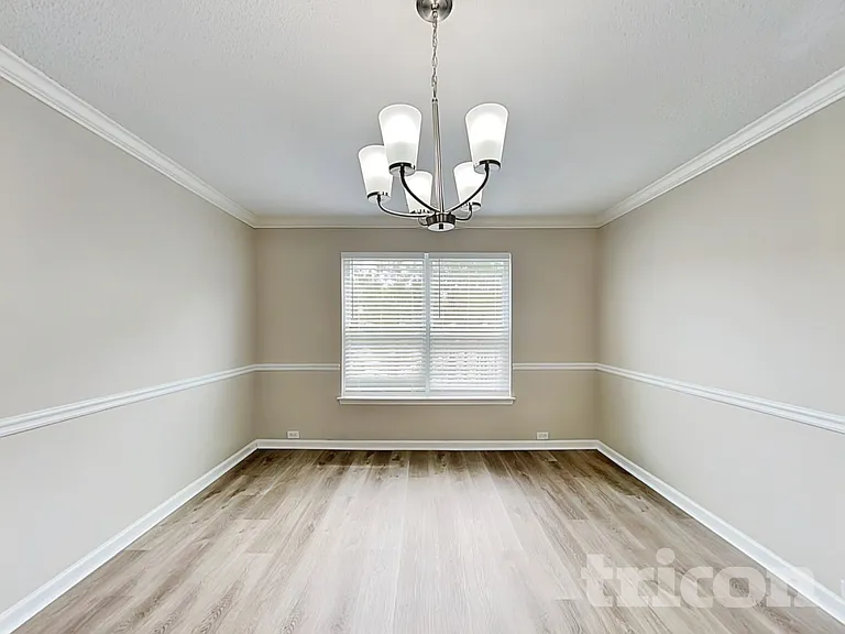 135 Belmont Ter — Photo 4