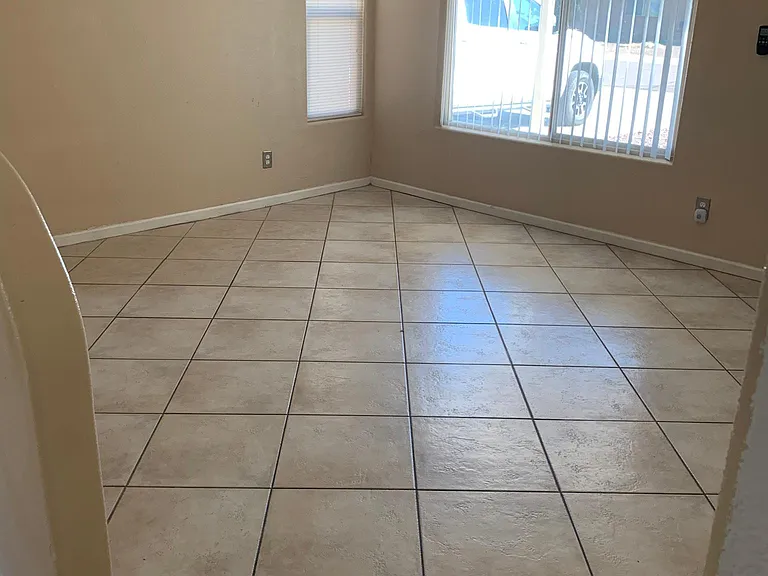 7134 W Becker Ln — Photo 13