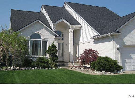 2nd image of 2093 Deveere Dr