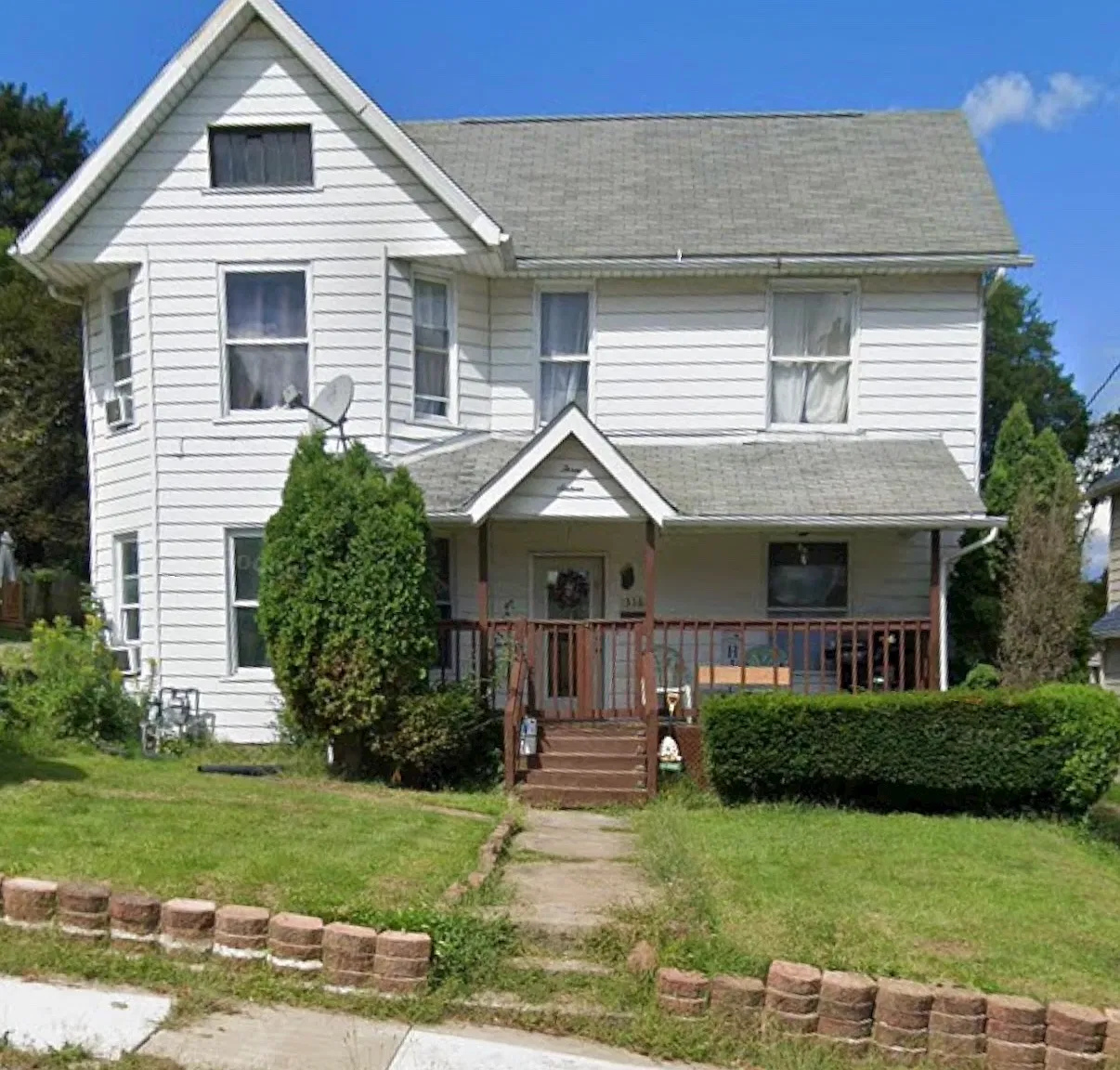 Ellsworth St, Sharon — Photo 1