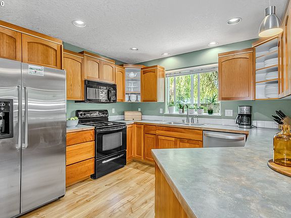 2nd image of 217 NE 55th Ave