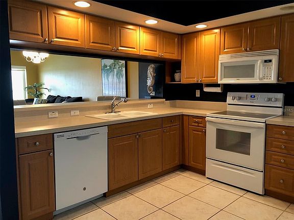 5th image of 1200 Country Club Dr APT 1202