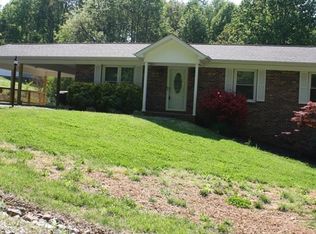 209 Ridgeland Heights Rd, Martinsville, VA 24112