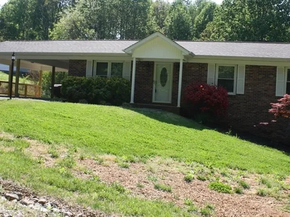 209 Ridgeland Heights Rd, Martinsville, VA 24112