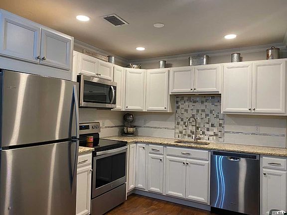 4th image of 828 Woodland Ct