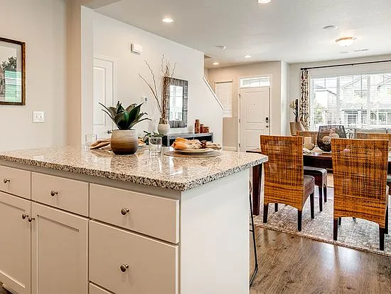 3 bed, 2.5 bath, 1562 sqft, $2,600 — Photo 4