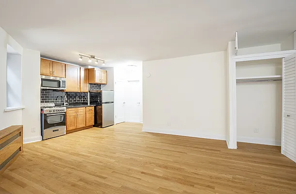 Rented by City Connections Realty | media 11