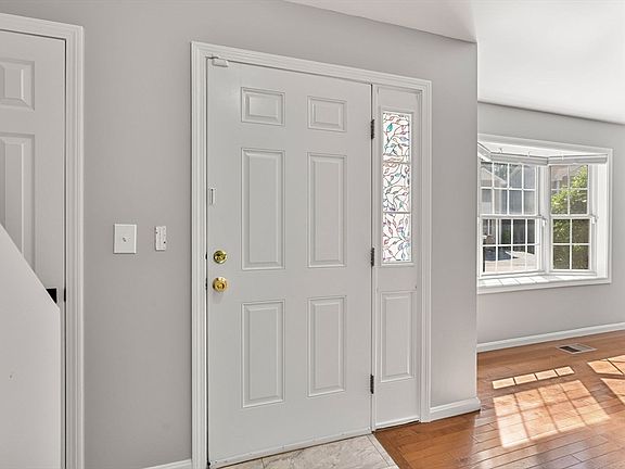 5th image of 111 Beach Rd Unit 9