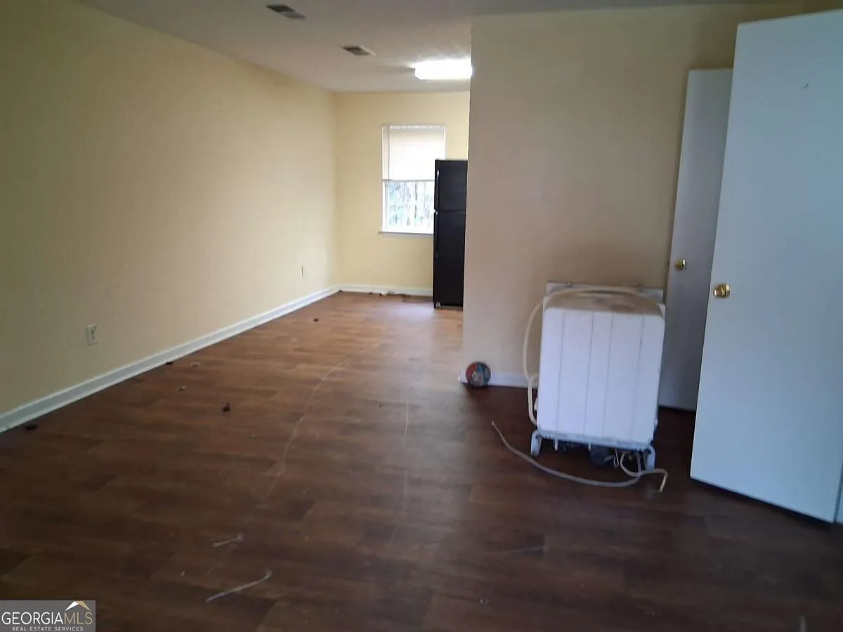 2 bed, 1.5 bath, 1089 sqft, $1,200 — Photo 3