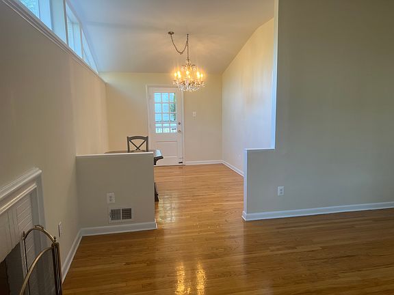 5th image of 6812 Rosemont Dr