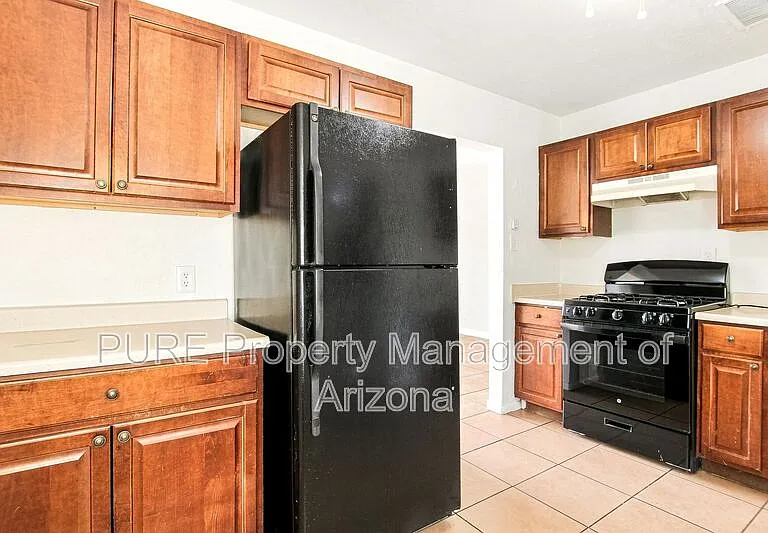 1251 E Rose Ln — Photo 7