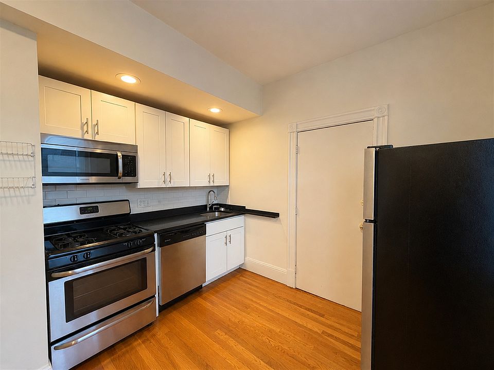 1st image of 47 Florence St #2