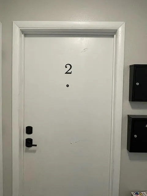 407 Hillsboro Ave — Photo 2