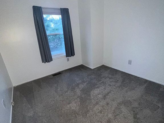 2nd image of 104 Roberts Ln