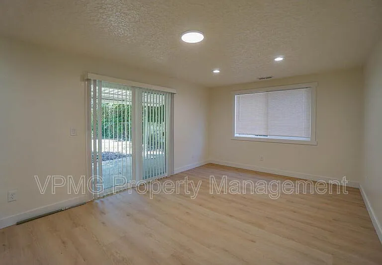 19419 NE 11th St — Photo 14