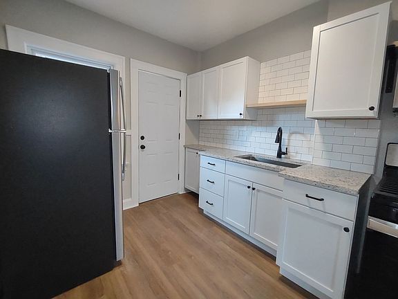 3rd image of 9705 Loretta Ave #9
