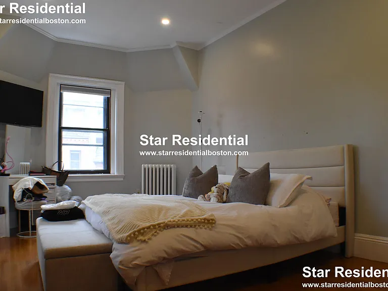 31 Fairfield St #201 — Photo 21