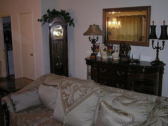 5th image of 1922 Plum Creek Ln