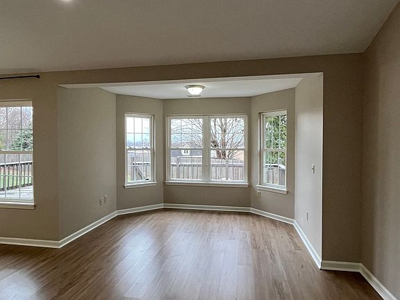 5th image of 135 Hanover Dr