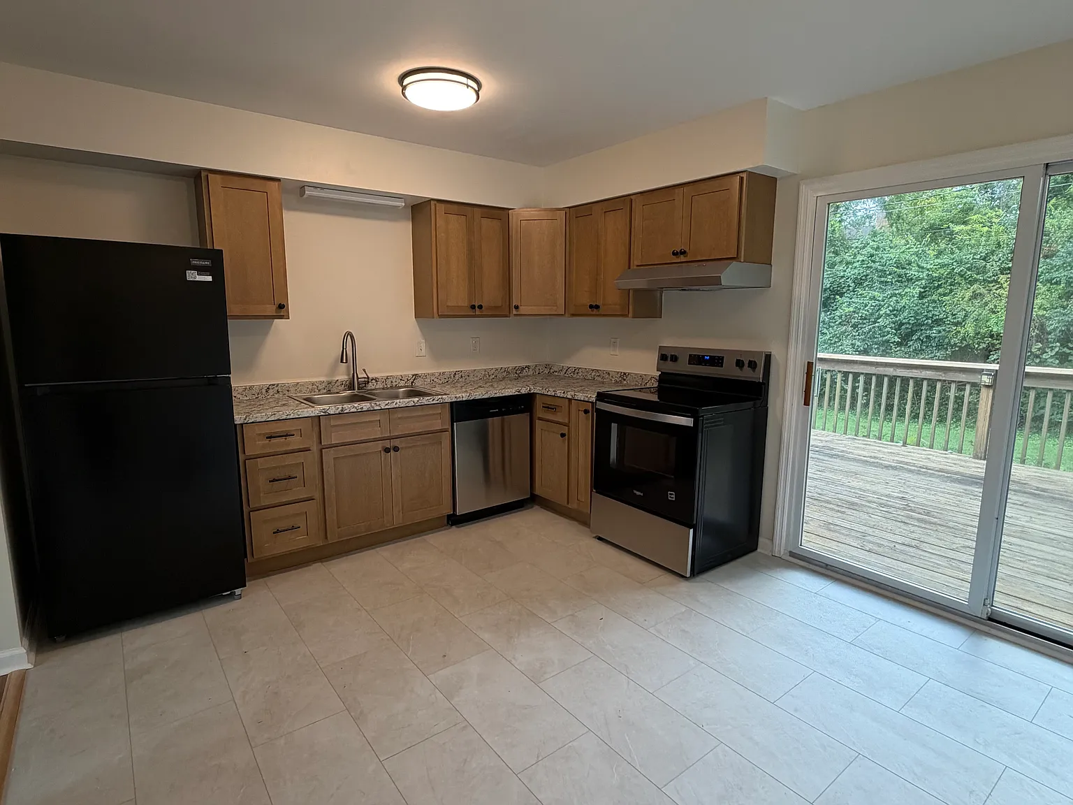 3 bed, 1000 sqft, $1,825 — Photo 4