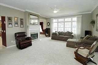3rd image of 906 Goodsell St