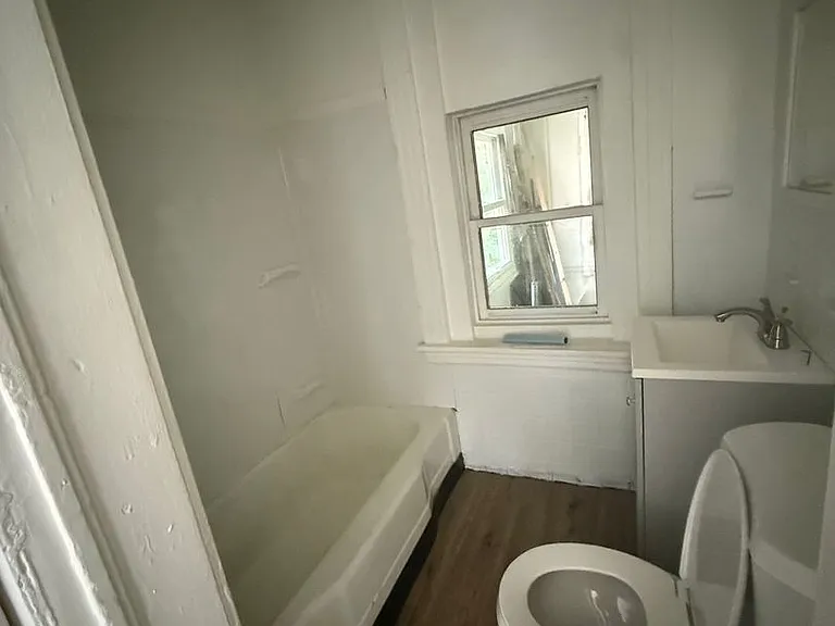 449-451 Hudson Ave — Photo 5