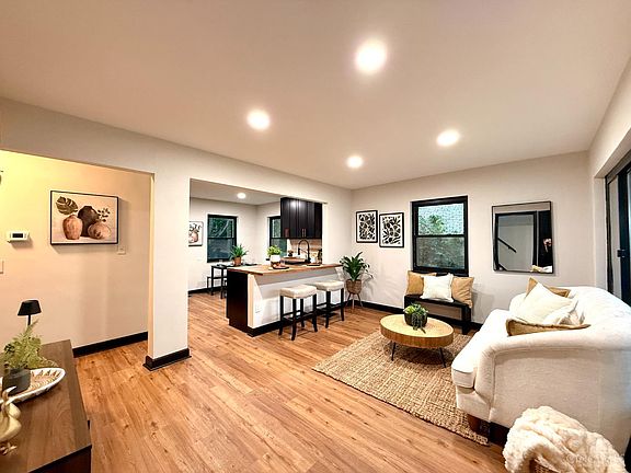 5th image of 3651 Edgebrook Dr