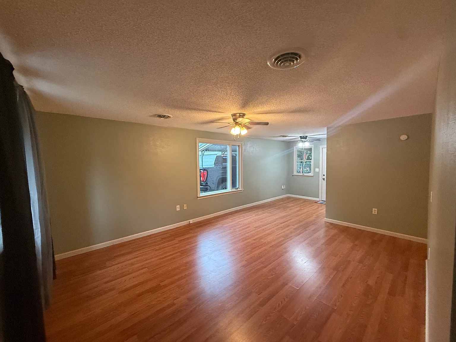 3 bed, 936 sqft, $1,395 — Photo 3