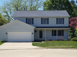 1 Harvest Ct, Bloomington, IL 61704