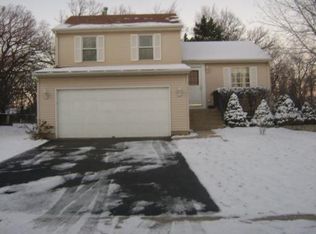 734 Grandview Dr, Crystal Lake, IL 60014